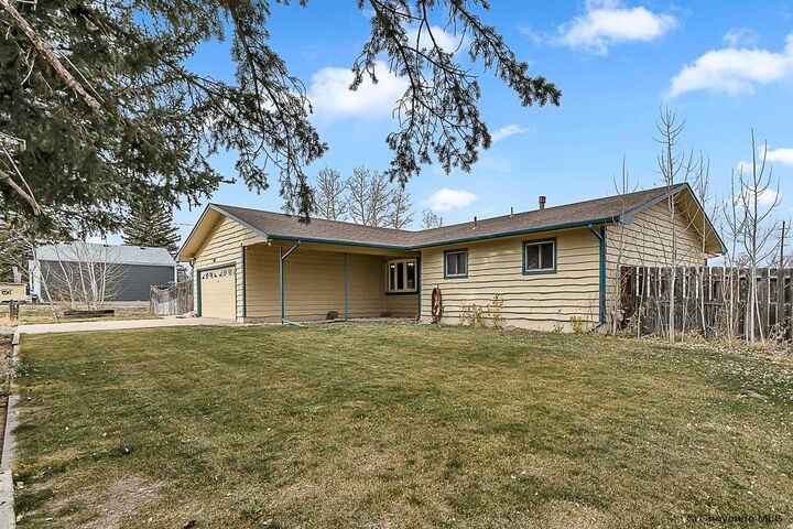 Property Photo:  916 Cherry St  WY 82007 