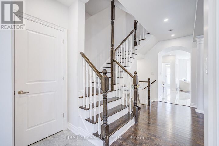 Property Photo: 77 Diamond Jubilee Drive ON L6B 0Y5