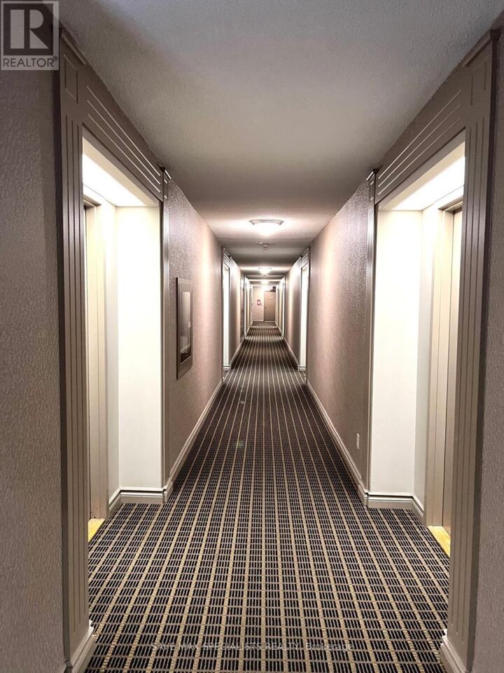 Property Photo: 135 Hillcrest Avenue 1214 ON L5B 4B1