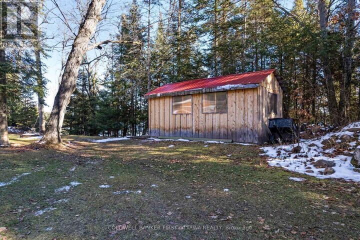 Property Photo:  211 Meadow Lane Court  ON K0H 2B0 