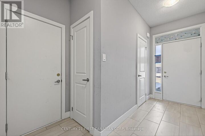 Property Photo:  2004 Evans Boulevard  ON N6M 0J7 