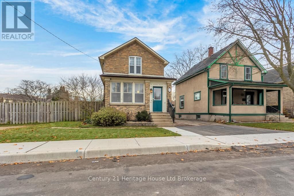 Property Photo:  168 Wellington Street North  ON N4S 6R6 