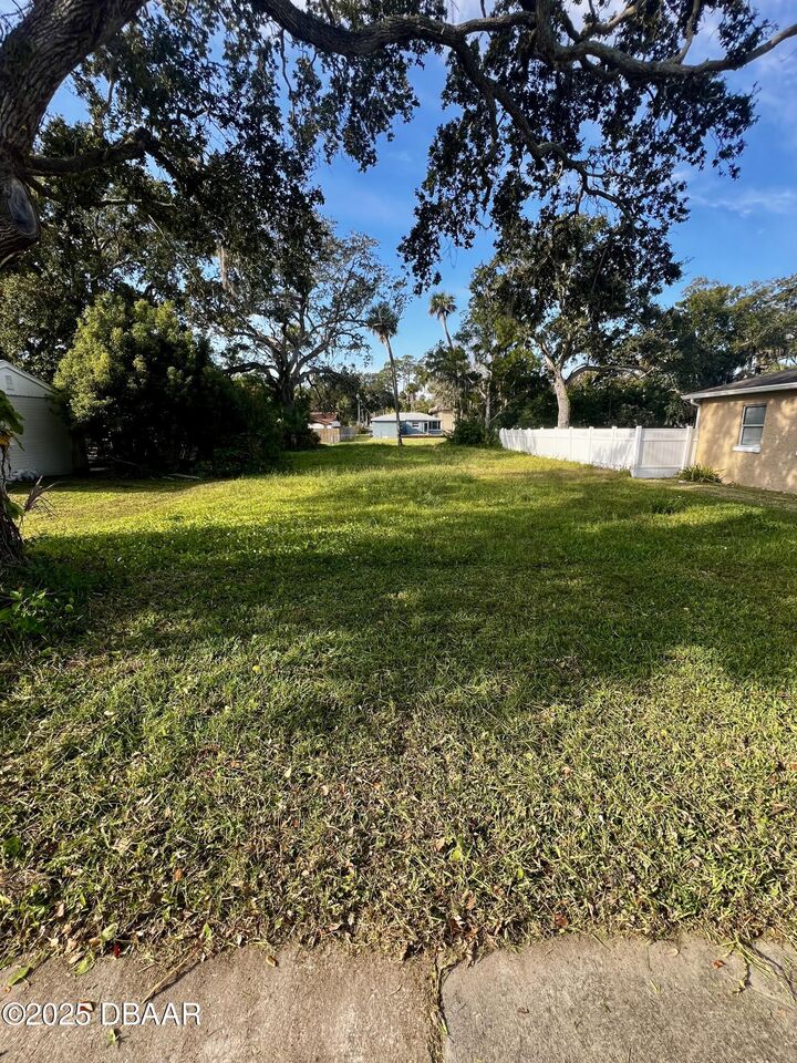 Property Photo:  930 S Beach Street  FL 32114 