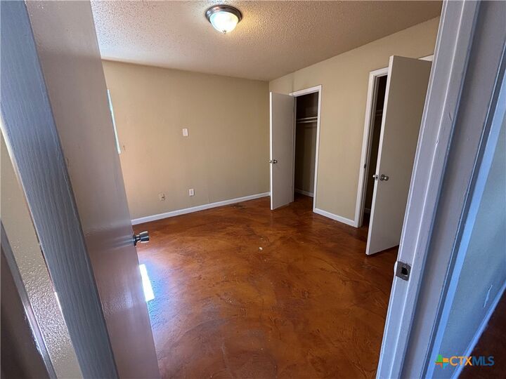 Property Photo: 915 S 15th Street 915 TX 76522