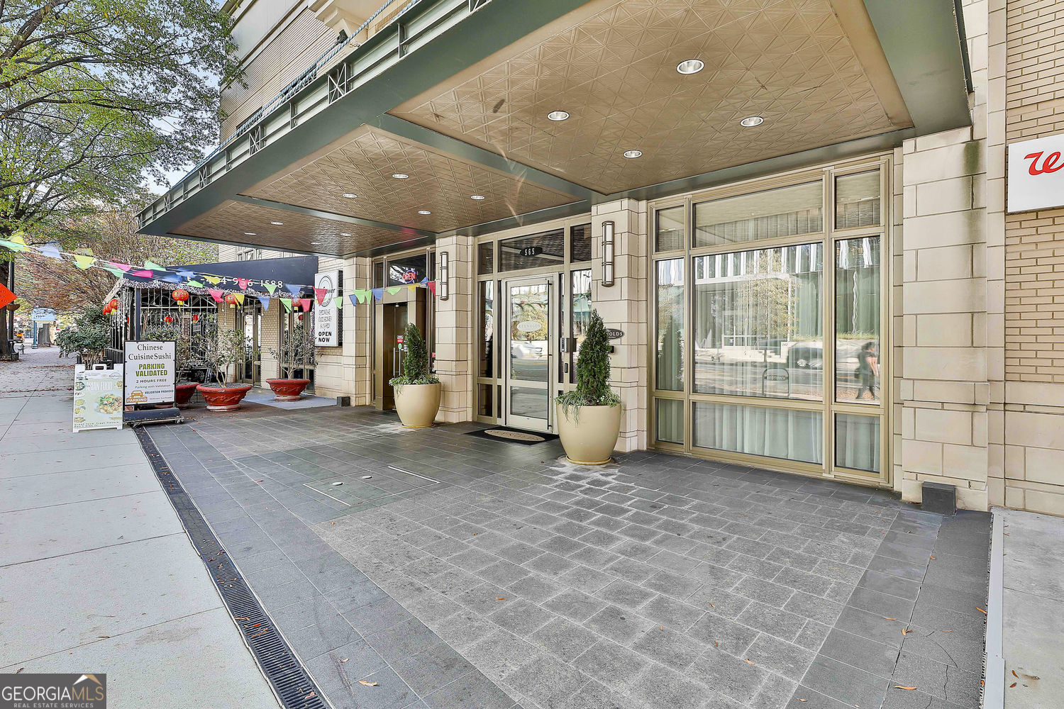 Property Photo:  565 Peachtree Street NE  GA 30308 