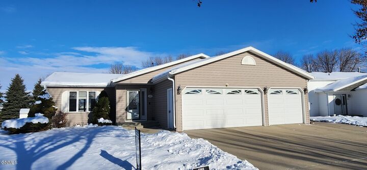 4416 Turnbow Lane  Bismarck ND 58503 photo