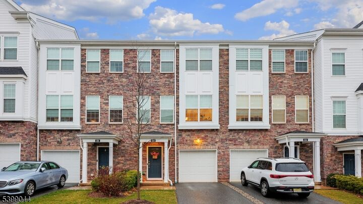 305 Saratoga Ct  Branchburg Twp. NJ 08876 photo