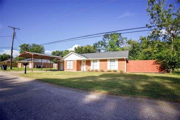 Property Photo:  716 Gubert Lane  TX 77511 