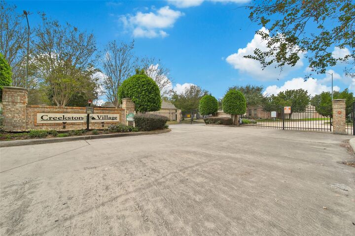 Property Photo: 11014 Creekline Meadow Court TX 77429