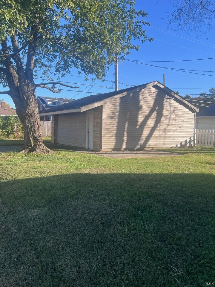 Property Photo: 1500 E Walnut Street IN 47714