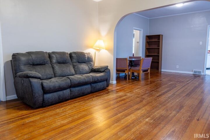 Property Photo:  1313 E Saint Clair Street  IN 47591-4813 