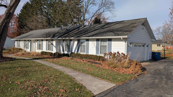 Property Photo:  915 Summit Avenue  IN 46714 