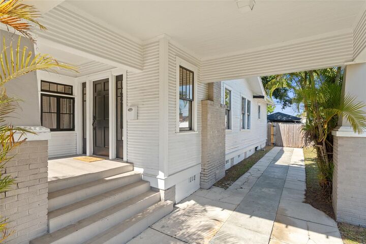 Property Photo: 2705 W Cordelia Street FL 33607