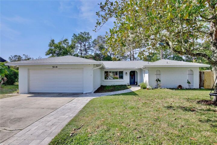 Property Photo: 514 Oakwood Court FL 32714