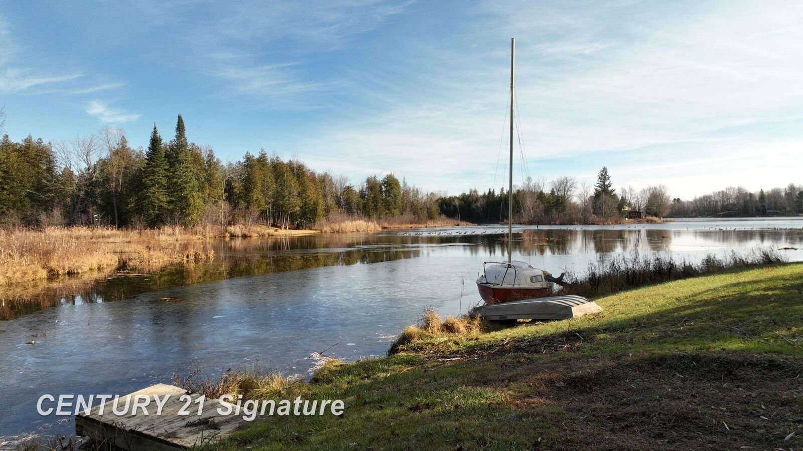 Property Photo:  3444 Lakeshore Lane  MI 48624 