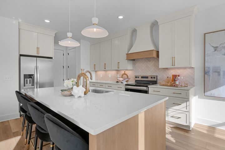 Property Photo:  1305 Alderwood Pass  TN 37207 