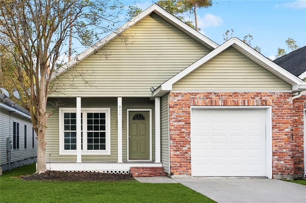 Property Photo:  212 Fountains Park Boulevard  LA 70448 