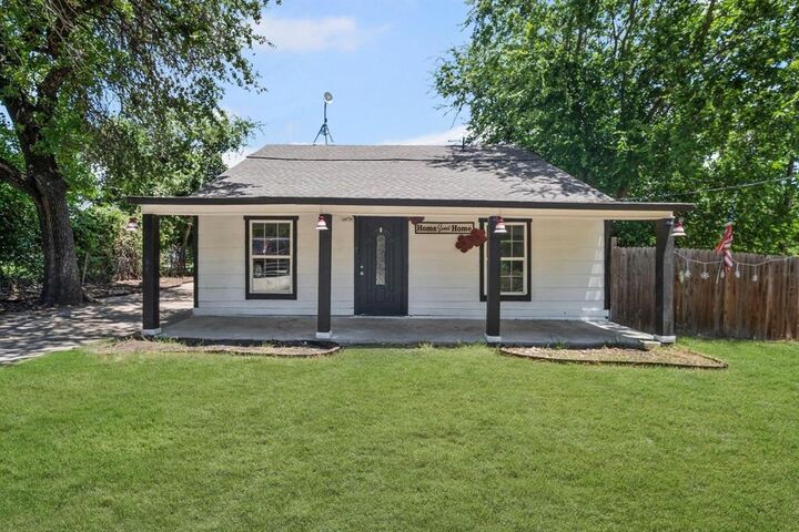 Property Photo: 1608 Newsom Mound Road TX 76082