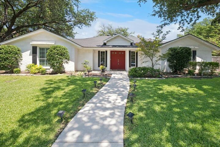 Property Photo:  2801 Elmcrest Circle  TX 75075 