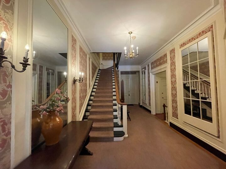 Property Photo:  130 Marlborough St 1  MA 02116 