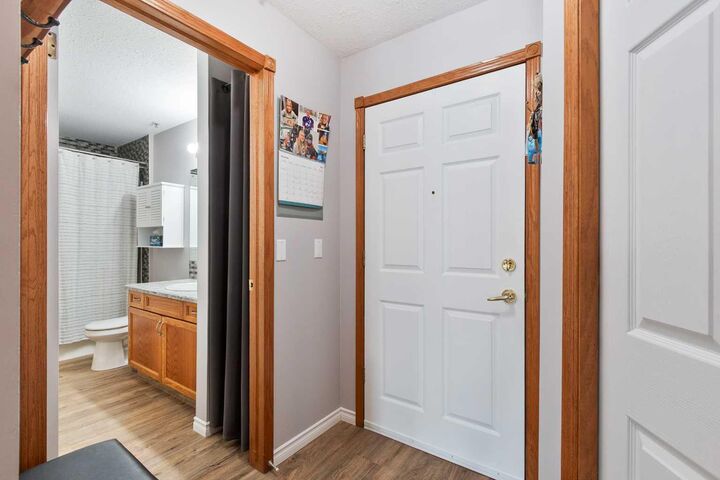 Photo de la propriété: 5026 49 Street 202 AB T4H 1V7