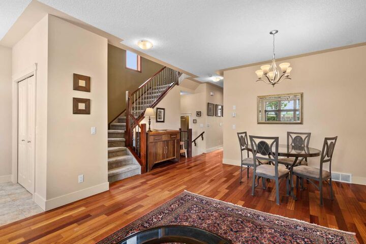 Photo de la propriété:  446 18 Street NE  AB T2E 1N4 