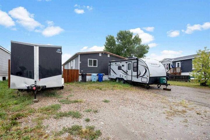 136 Greenbriar Bay  Fort McMurray AB T9H 3Y4 photo