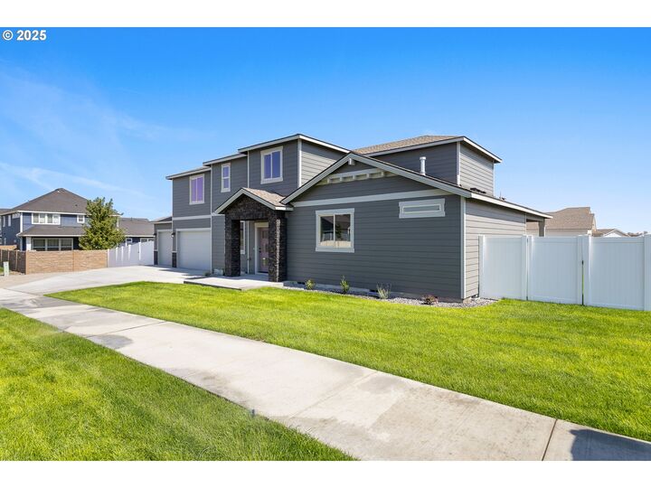 Property Photo: 615 Tatone St OR 97818