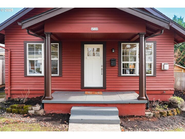 Property Photo:  4520 SE 36th Ave  OR 97202 