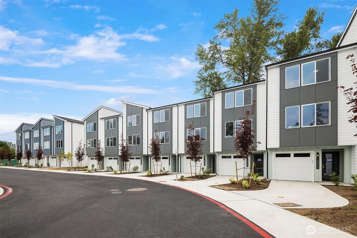 Property Photo:  1518  Hollow Dale Place A  WA 98204 