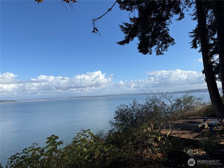 Property Photo:  43  Beach Way  WA 98206 