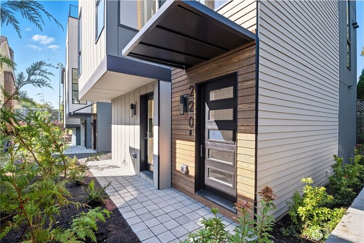 Property Photo:  216  21st Avenue E  WA 98112 