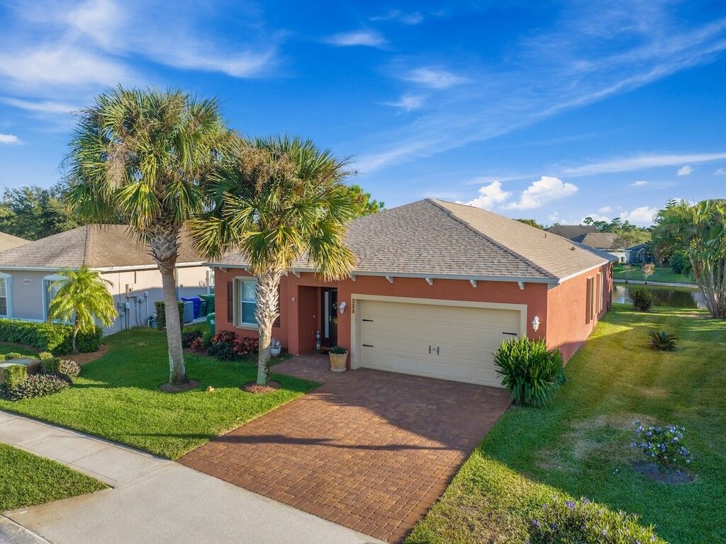 Property Photo:  221 Briarcliff Circle  FL 32958 