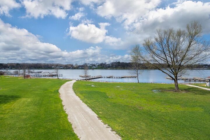 Property Photo:  413 Strauss Unit 4 Avenue  WI 54941 