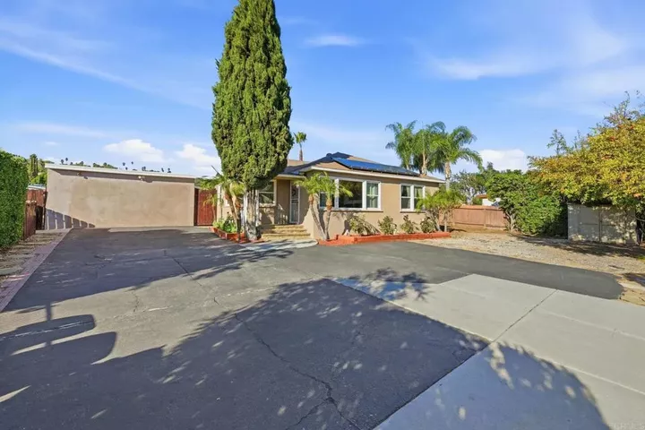 Property Photo:  558 E El Norte Parkway  CA 92026 