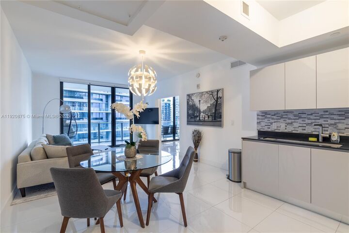 Property Photo: 1010 Brickell Ave 4207 FL 33131