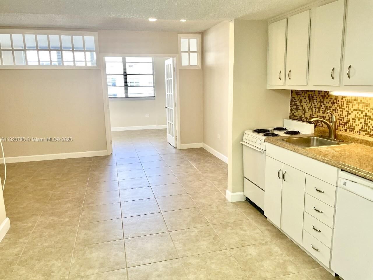 Property Photo:  999 Brickell Bay Dr 1806  FL 33131 