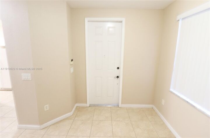 Property Photo:  230 SE 29th Ave 4  FL 33033 