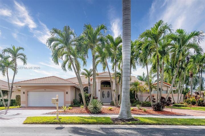 Property Photo:  392 Coconut Cir  FL 33326 