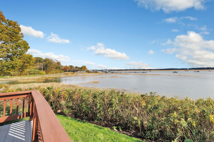 Property Photo: 32 Harbour View Place 32 CT 06615