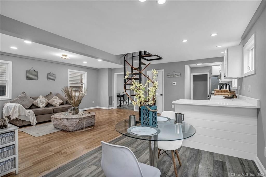 Property Photo:  45 Arlington Street  CT 06516 