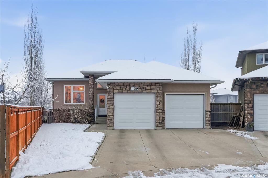 Property Photo:  439 Senick Bay  SK S7T 0P5 