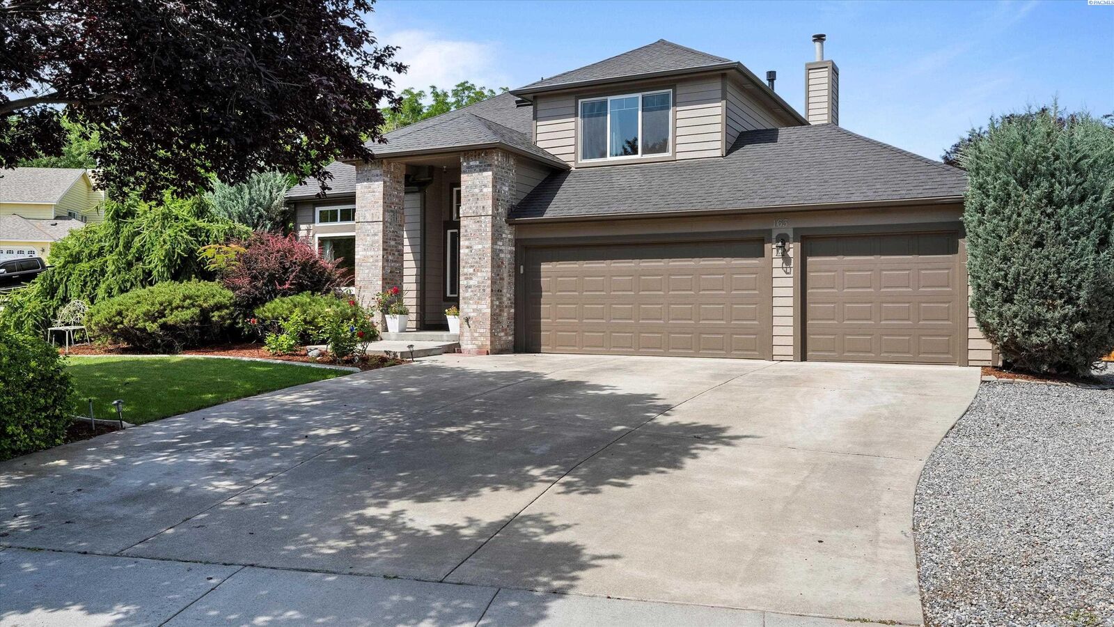 Property Photo: 163 Newhaven Pl WA 99352