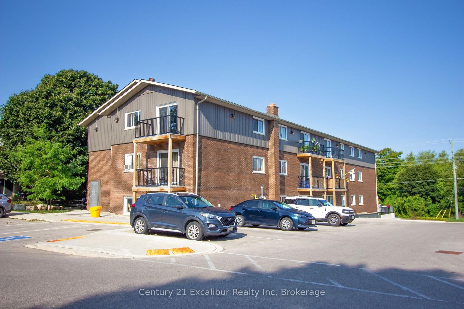 Property Photo:  320 Queen Street E 9  ON N1M 1T4 