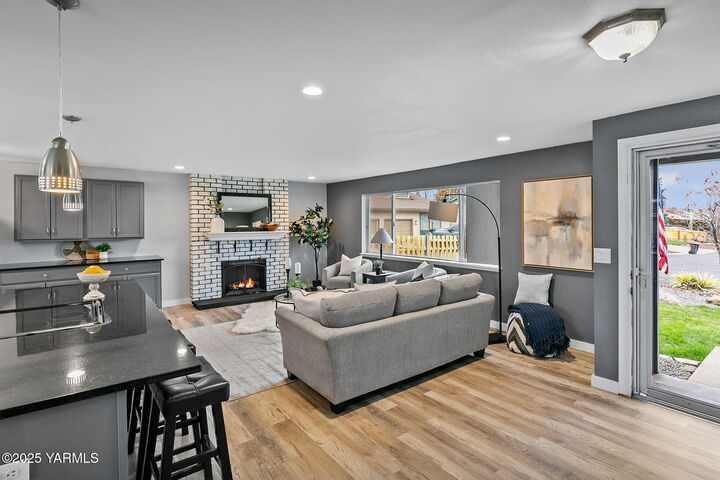 Property Photo:  1106 S 33rd Ave  WA 98902 