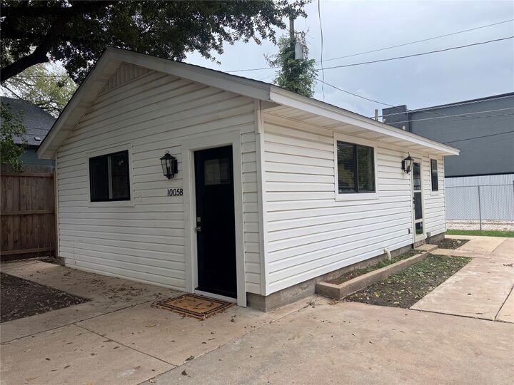 Property Photo: 1005 Willow Street B TX 78702