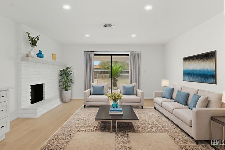 Property Photo:  6710 Pinecone Avenue  CA 93308 