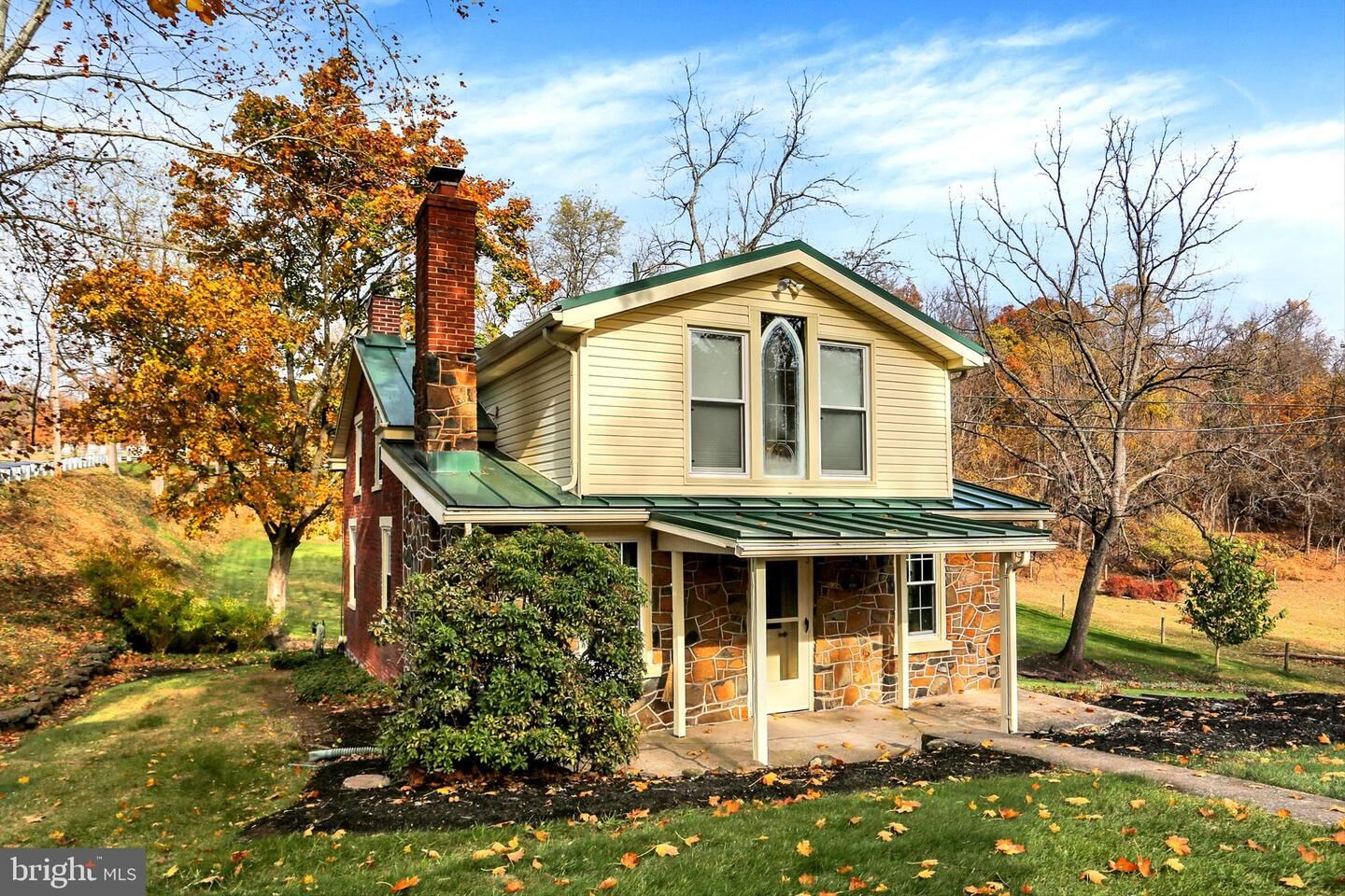 Property Photo:  950 Rosstown Road  PA 17339 