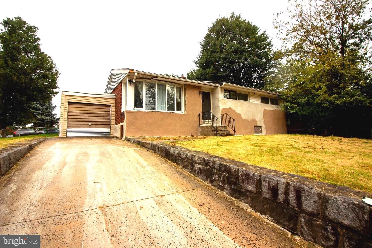 Property Photo:  1500 Creswood Road  PA 19115 