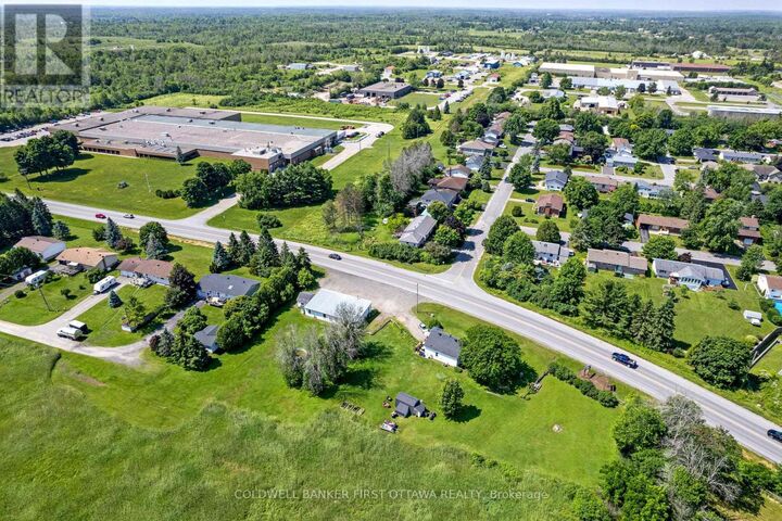 Property Photo: 3004 Rideau Ferry Road ON K7H 0H3